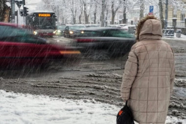 SLEDI NOVI SNEŽNI UDAR U SRBIJI, PAŠĆE I DO POLA METRA! Dramatične najave meteorologa! Tek stižu obilne padavine i LEDENA KIŠA! Nižu se upozorenja, ovi delovi na udaru!