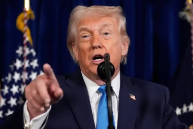 TRAMP PROGOVORIO O SVEDOČENJU KLINTONOVIH U SLUČAJU "EPSTAJN"! Prvi put pohvalno govorio o bivšem predsedniku, pa osuo paljbu: Hteli su i mene da strpaju u zatvor!