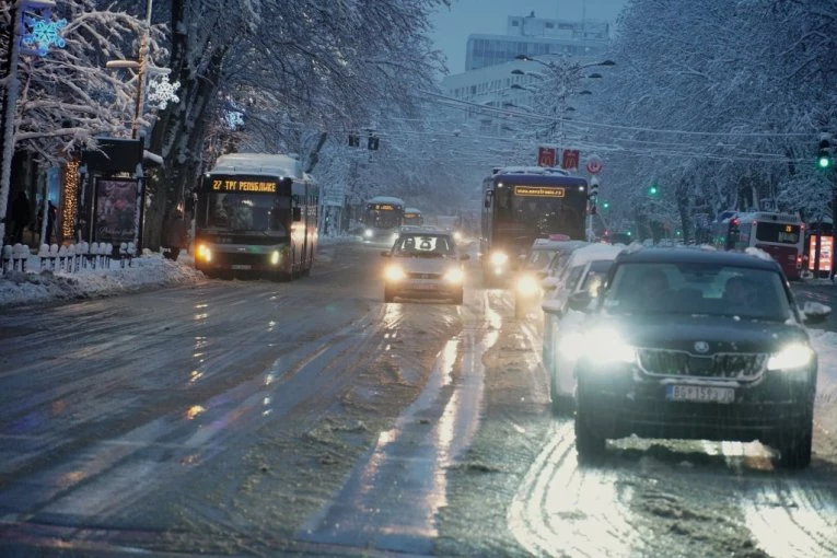 SNEG I LED PARALIŠU SRPSKE DRUMOVE! ABS upozorava: Vozači, bez OVOGA ne krećite na put!