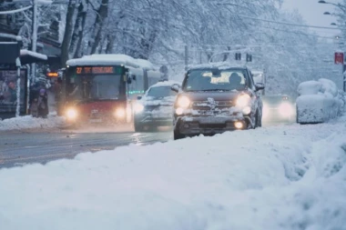 NOVE IZMENE LINIJA BEOGRADSKOG PREVOZA! Zbog snega i leda saobraćaj u prestonici PARALISAN, ovo su bitne informacije za sve Beograđane!