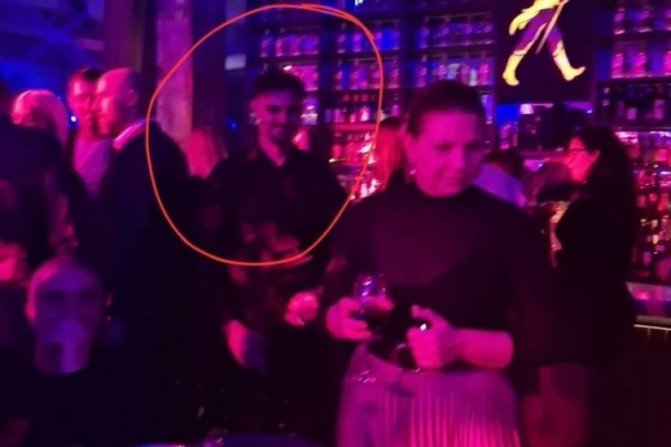 BOJOVIĆ, PROREKTOR-BLOKADER, POD ZAŠTITOM DOLOVČEVE I NENADIĆA, U NOĆNOM PROVODU SLAVI SA MOMCIMA! Isplivale fotografije i video-snimak