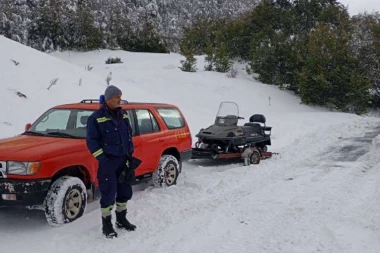 VATROGASCI SE HITNO UPUTILI KA TRŠIĆU! U toku evakuacija četiri osobe!