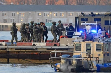 ISTORIJSKI TRENUTAK U NJUJORKU: Maduro i žena PRVI PUT PRED SUDOM! Optuženi za narko-terorizam i kokain, Tramp već odredio nove mete! (FOTO, VIDEO)