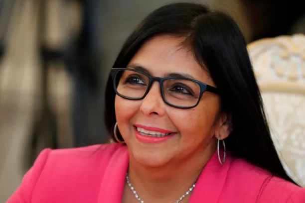 "NEĆU DATI ODMORA SVOJOJ RUCI, NITI SPOKOJA DUŠI..."! Delsi Rodrigez položila zakletvu kao privremena predsednica Venecuele!