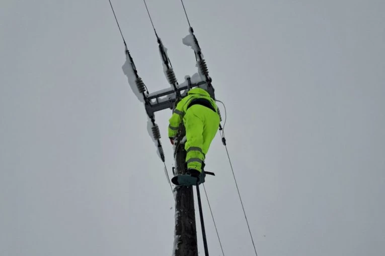 SITUACIJA SA STRUJOM U SRBIJI SE NORMALIZUJE! U Ivanjici i Loznici stabilno snabdevanje, otklanjaju se kvarovi u OVIM mestima!