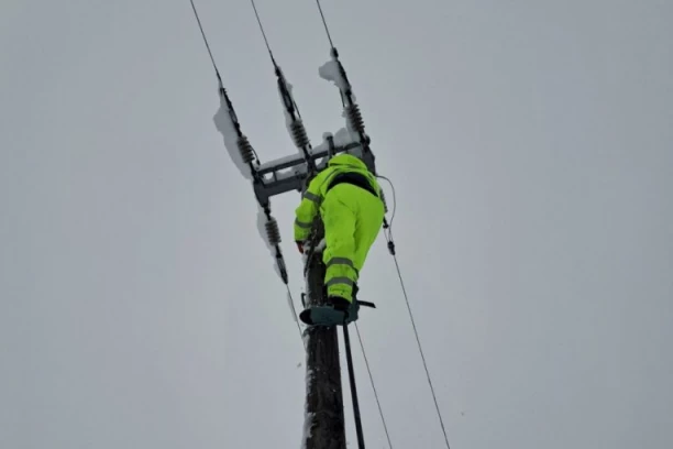 SITUACIJA SA STRUJOM U SRBIJI SE NORMALIZUJE! U Ivanjici i Loznici stabilno snabdevanje, otklanjaju se kvarovi u OVIM mestima!