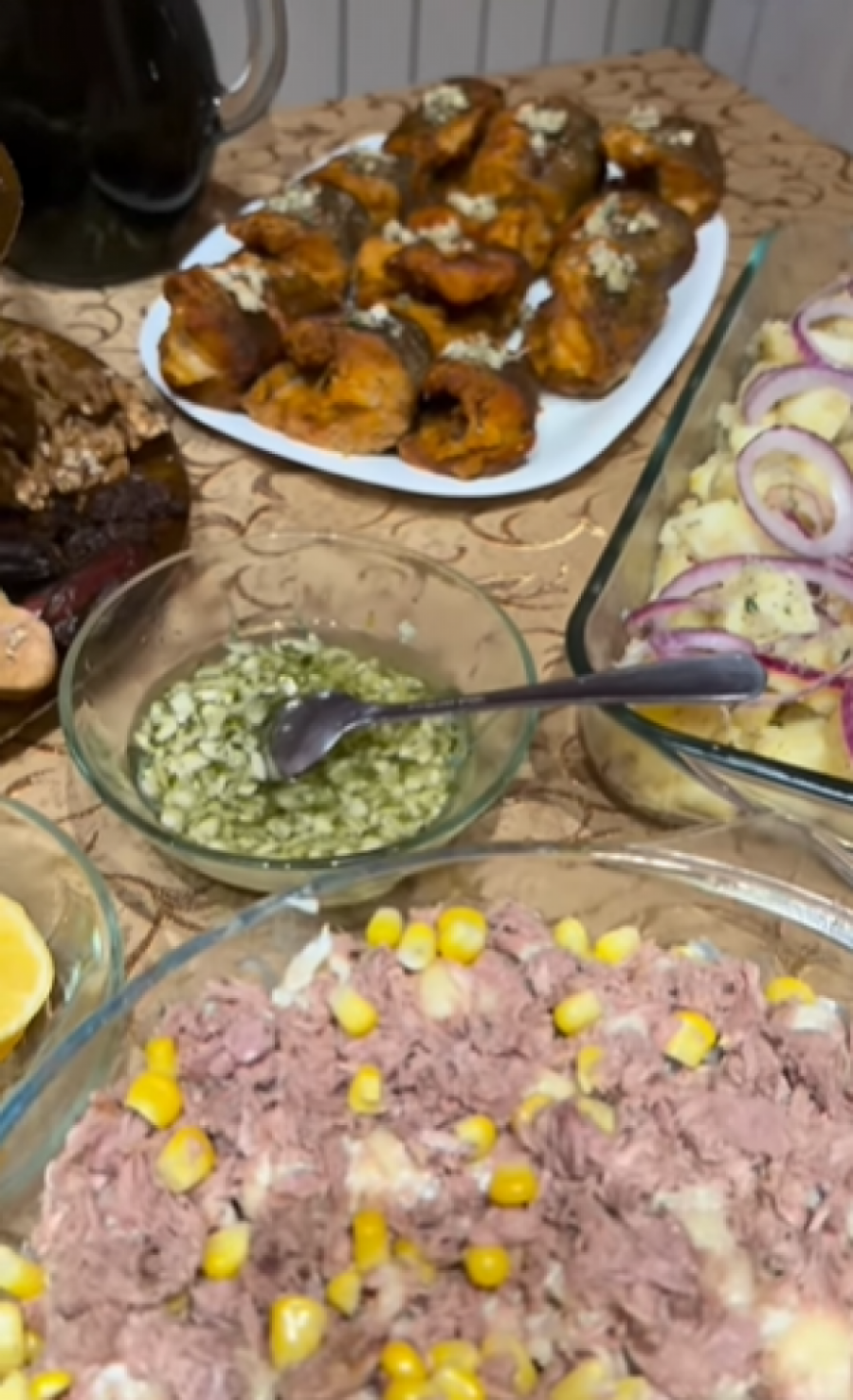 PORODIČNA IDILA U DOMU ĐURIČIĆA ZA BADNJI DAN! Anđela stigla u Đenoviće - nazdravila sa Velišom, pa POSLALA SNAŽNU PORUKU! (GALERIJA)