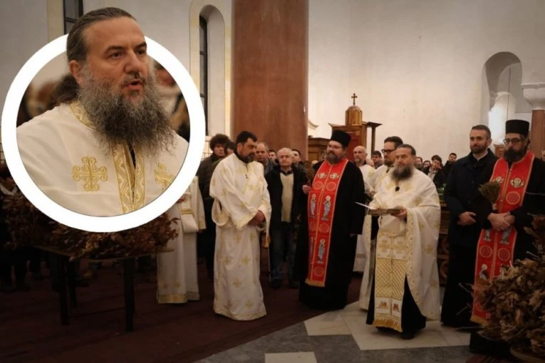 BADNJE VEČE NA TAŠMAJDANU: Arhimandrit Vasilije Kostić služio u crkvi Svetog Marka (VIDEO)