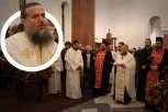 BADNJE VEČE NA TAŠMAJDANU: Arhimandrit Vasilije Kostić služio u crkvi Svetog Marka (VIDEO)