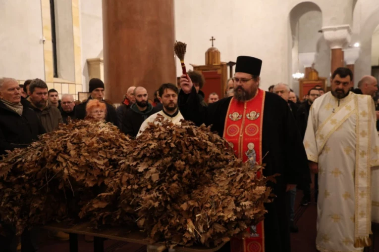 Molitva za osvećenje badnjaka (VIDEO)