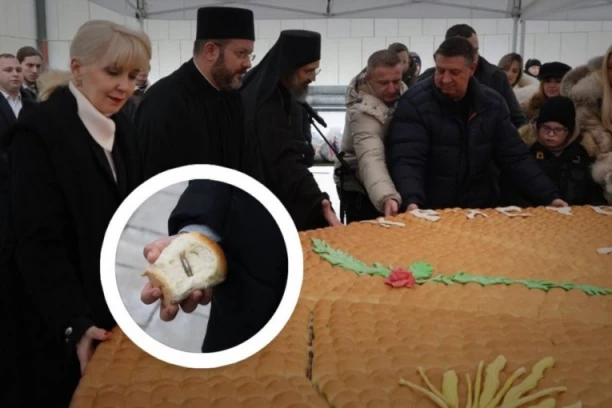 TRADICIJA KOJA OKUPLJA GENERACIJE: 35. put ispred Hrama Svetog Save lomljena česnica teška 200 kilograma u kojoj su bila 33 dukata (FOTO)
