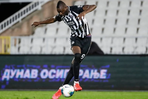 TRANSFER-BOMBA NA POMOLU: Vraća se Umar Sadik!