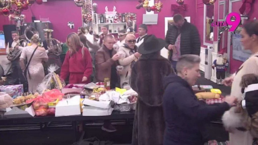 EVO ZASTO SU SVI ISTRČALI IZ BELE KUĆE! Božićni spektakl kakav NE PAMTI TELEVIZIJA, specijalno iznenađenje ZAPALILO "ELITU"! (GALERIJA)