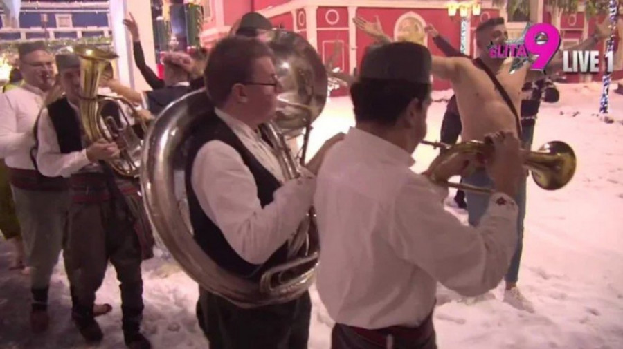 EVO ZASTO SU SVI ISTRČALI IZ BELE KUĆE! Božićni spektakl kakav NE PAMTI TELEVIZIJA, specijalno iznenađenje ZAPALILO "ELITU"! (GALERIJA)