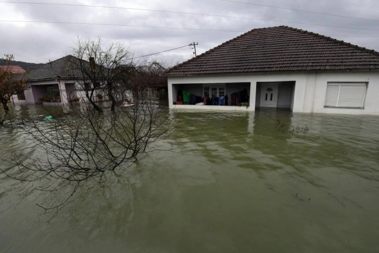 POTPUNA KATASTROFA! Snažna oluja napravila haos - proglašeno VANREDNO STRANJE, ljudi bez struje! (VIDEO)