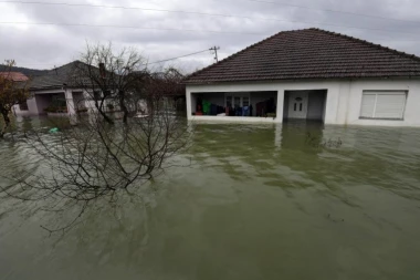 POTPUNA KATASTROFA! Snažna oluja napravila haos - proglašeno VANREDNO STRANJE, ljudi bez struje! (VIDEO)