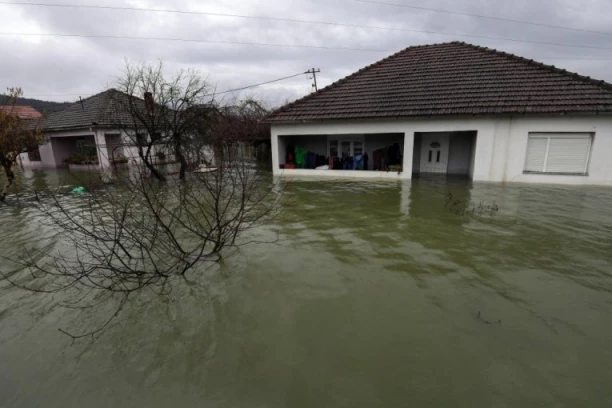 POTPUNA KATASTROFA! Snažna oluja napravila haos - proglašeno VANREDNO STRANJE, ljudi bez struje! (VIDEO)