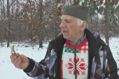 MILAN JE JEDINI SRBIN KOJI ZNA DA "GLEDA U PLEĆKU"! Evo kakva nas godina čeka ako je verovati starom BOŽIĆNOM OBIČAJU!