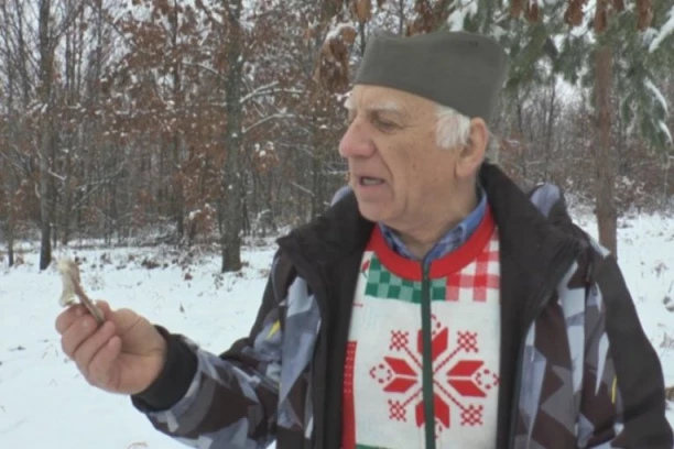 MILAN JE JEDINI SRBIN KOJI ZNA DA "GLEDA U PLEĆKU"! Evo kakva nas godina čeka ako je verovati starom BOŽIĆNOM OBIČAJU!