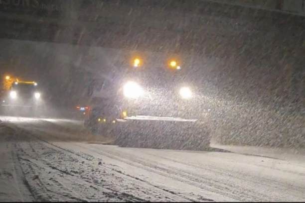 OVE DVE SRPSKE PLANINE ZAVEJANE! Mećava samo bije, putari uzalud rade! NA SNAZI ZABRANA SAOBRAĆAJA ZA ŠLEPERE, OSTALI DA NE KREĆU NA PUT BEZ PREKE POTREBE!