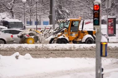 EKIPE SU NA TERENU, ČISTIMO SNEG PO PRIORITETIMA: Oglasio se direktor održavanja puteva!