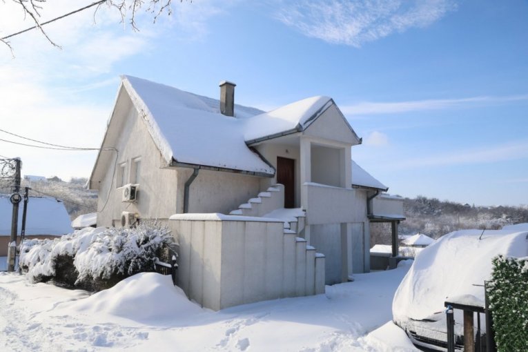Kuća u kojoj je unuk ubio babu i dedu