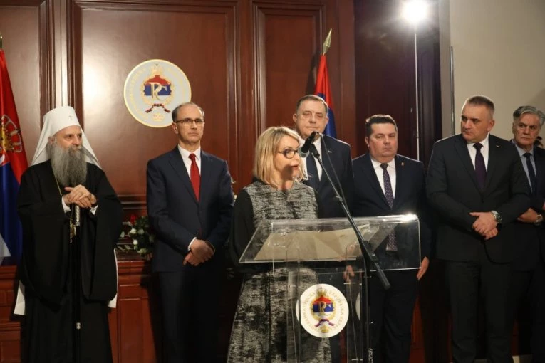 SRPSKA JE NAŠE SVETO OGNJIŠTE, ČUVAMO JE SRCEM: Ana Trišić Babić poslala moćnu poruku – Dok smo sabrani i složni, bićemo snažni i postojani! (FOTO, VIDEO)