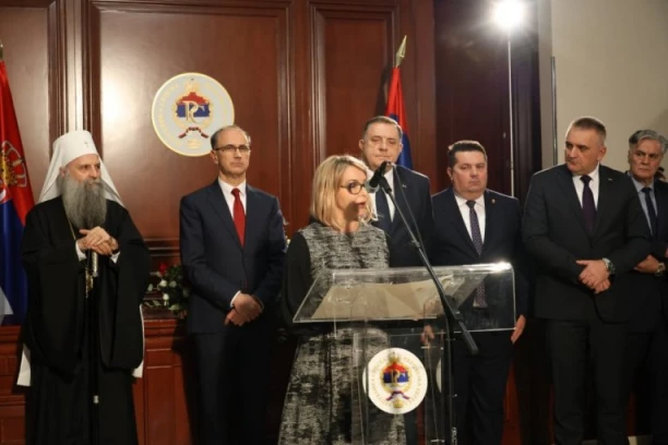 SRPSKA JE NAŠE SVETO OGNJIŠTE, ČUVAMO JE SRCEM: Ana Trišić Babić poslala moćnu poruku – Dok smo sabrani i složni, bićemo snažni i postojani! (FOTO, VIDEO)