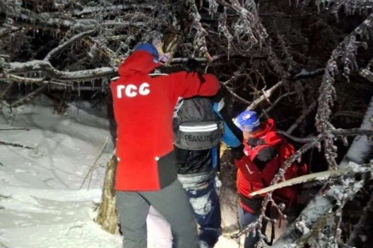 PLANINARI SE IZGUBILI U SNEGU NA RTNJU! Akcija spasavanja trajala satima! (FOTO)