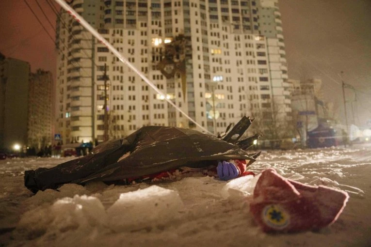 KIJEV OSTAO BEZ STRUJE, VODE I GREJANJA! Ukrajinci na kolenima posle Putinovih udara, kolaps i gradskog prevoza! (VIDEO)