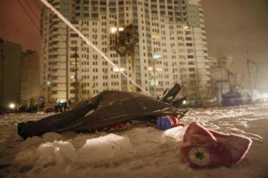 KIJEV OSTAO BEZ STRUJE, VODE I GREJANJA! Ukrajinci na kolenima posle Putinovih udara, kolaps i gradskog prevoza! (VIDEO)