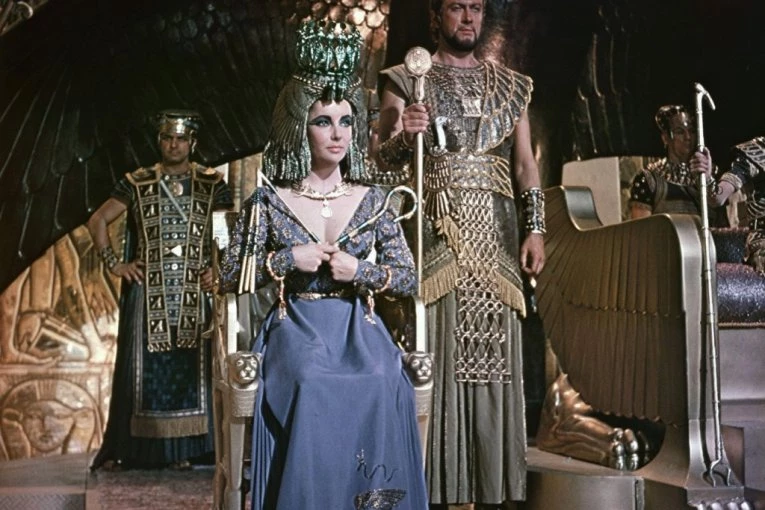 Sreća im najzad kuca na vrata: Ova 4 horoskopska znaka ŽIVEĆE KAO KRALJEVI ne samo tokom 2026, već i u narednih 5 godina