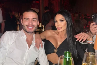 ISTETOVIRAO MAJIN DEO TELA NA SVOM, a ona još uvek ne zna da je UMRO! Šok-vesti o pokojom estradnom frizeru!