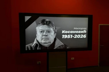 NOVI SAD SE OPRAŠTA OD ČIKA MIŠE: Detalj sa komemoracije Miloradu Kosanoviću tera suze na oči (FOTO)