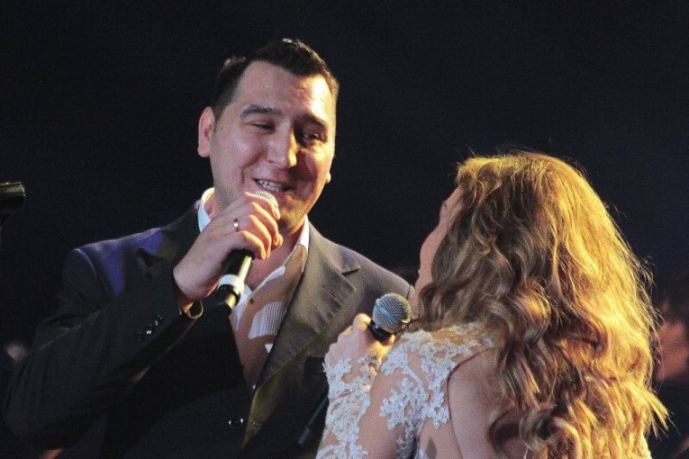 Darko Tomašević je rođeni brat pevačice Jelene Tomašević