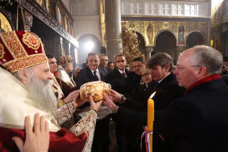 KRSNA SLAVA REPUBLIKE SRPSKE: Patrijarh Porfirije služio liturgiju, slavski kolač držao i blizak Trampov saradnik