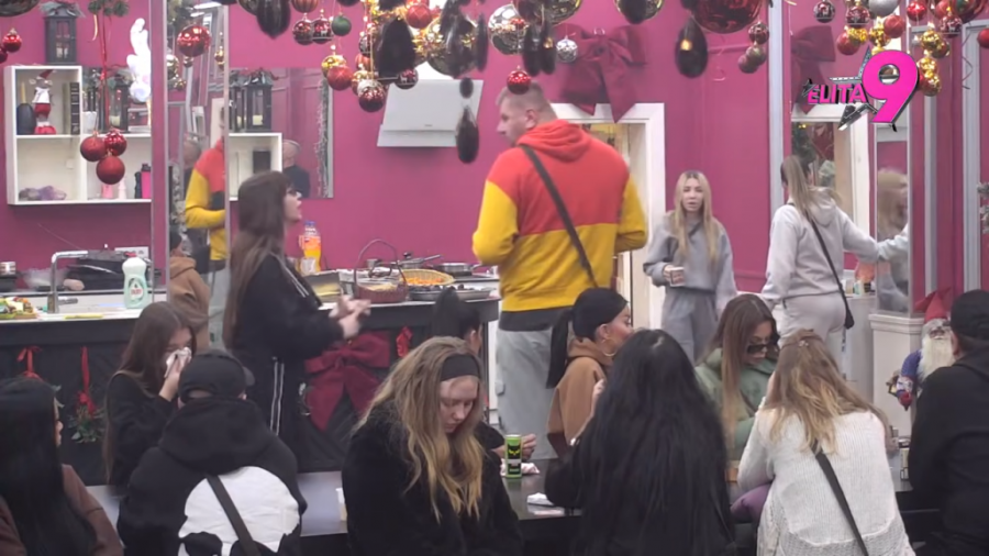 UZNEMIRUJUĆA HISTERIJA MILJANE KULIĆ LEDI KRV U ŽILAMA! Nasrnula na Janjuša, obezbeđenje je OPKOLILO: "Bolje u ludnicu nego da se OBESIM" (FOTO, VIDEO)