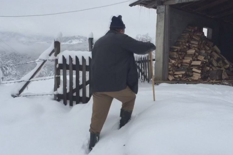 Sneg pravi velike probleme meštanima