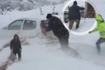 MEŠTANI SJENICE ODSEČENI OD SVETA! Zavejani i neprohodni putevi, uvedena vanredna situacija! (FOTO)