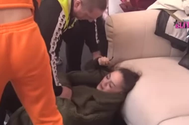 PODIVLJALA UČESNICA "ELITE 9" SE TRESE PO PODU! Šok-scene gledate na sopstvenu odgovornost - kao da ISTERUJU ĐAVOLA iz nje, obezbeđenje joj opkolilo telo (VIDEO)