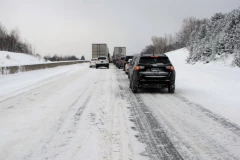 PAŠĆE 20 CM SNEGA! Vozači teretnjaka OVO shvatite ozbiljno: Zabrane za šlepere i kamione na više putnih pravaca