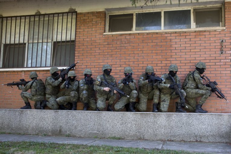 Lažna država ozbiljno priprema i naoružava svoju paravojnu formaciju