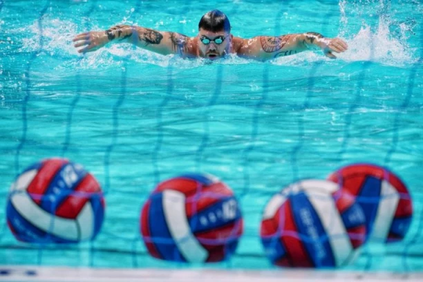 NIJE DOBRO: Srbiju opio miris lala, Holanđani odlaze na poluvreme sa prednošću!