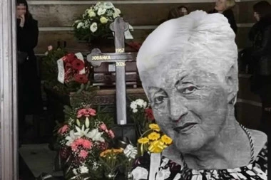 POTRESNE SCENE NA SAHRANI JOVANKE JOLIĆ! Tuga na Lešću! (VIDEO)