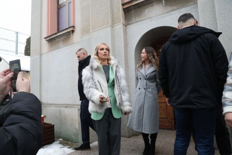 Haos Milice i Terze posle krštenja