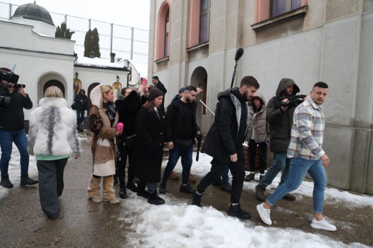 Haos Milice i Terze posle krštenja