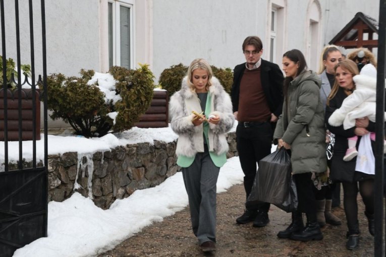 Haos Milice i Terze posle krštenja