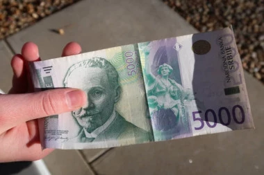 DRŽAVA DAJE PO 5.000 DINARA! Nova pomoć stiže 27. januara - evo ko ima pravo na isplatu!