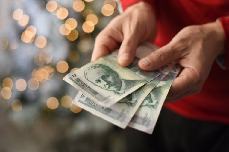 Bitno da para ima, valuta nekad ni nije važna