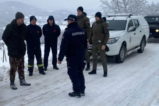 SNAGA, RED I ODLUČNOST: Kada je najteže, Žandarmerija stoji uz građane! (FOTO)